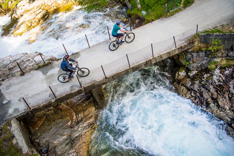 Frister det å sykle Rallarvegen fra Finse til Flåm i sommer? Her får du et lite innblikk i hvordan en tur på Rallarvegen kan utarte seg!