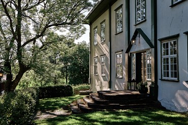 Fasaden av Hoel Gård