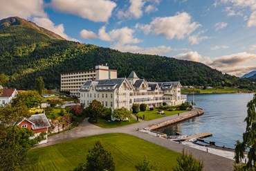 Fasaden av Kviknes Hotel